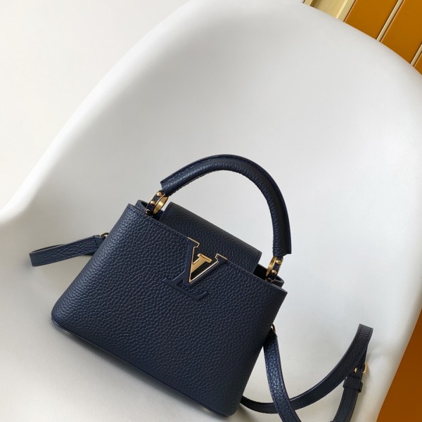 「#0126」Louis Vuitton  Capucines  M24729 21.0 x 13.6 x 8.0