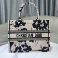 「#2205」 dior 8001 36 x 27.5 x 16.5 cm